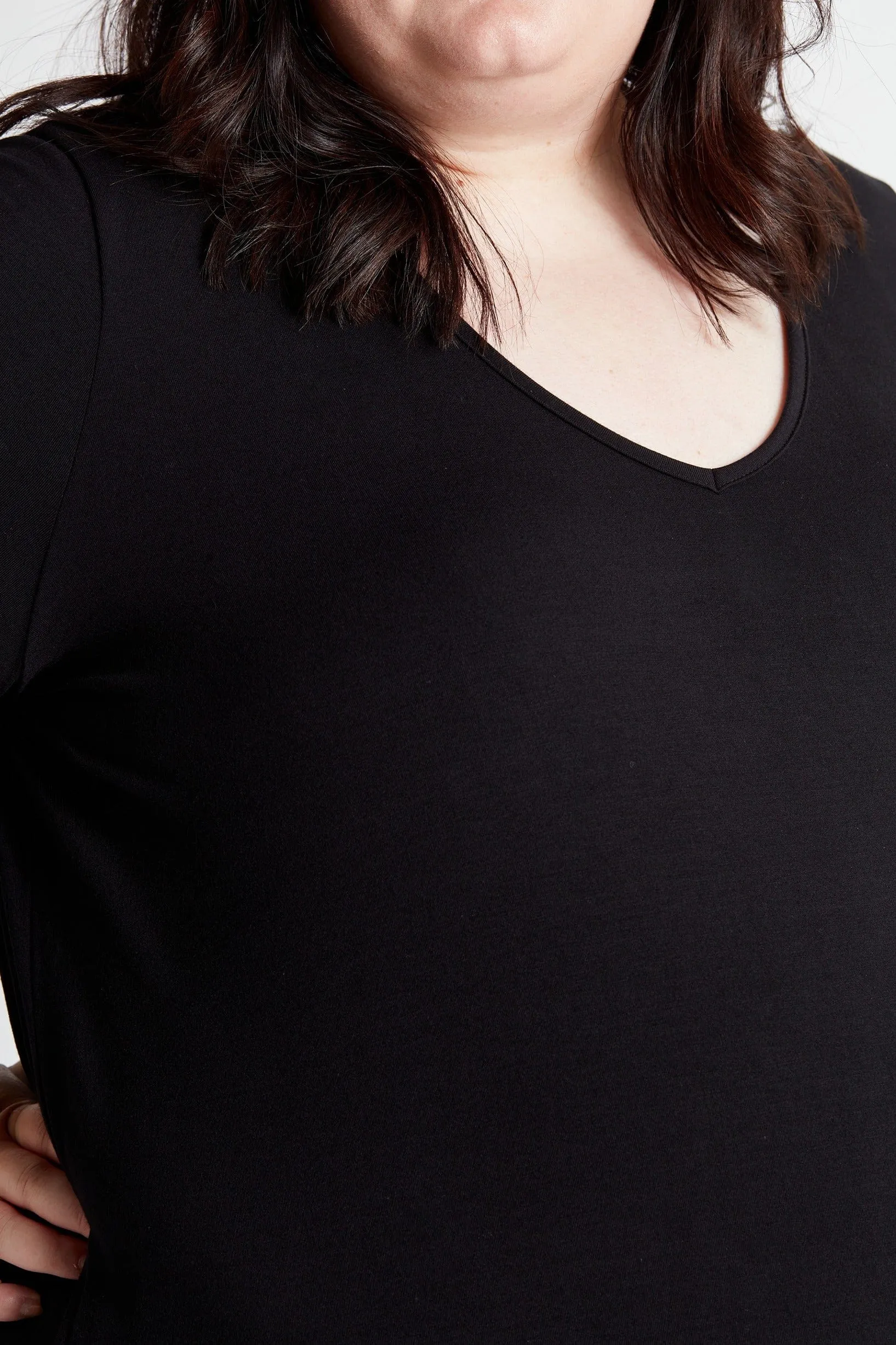 Long Sleeve V-Neck Maxi Dress in Onyx