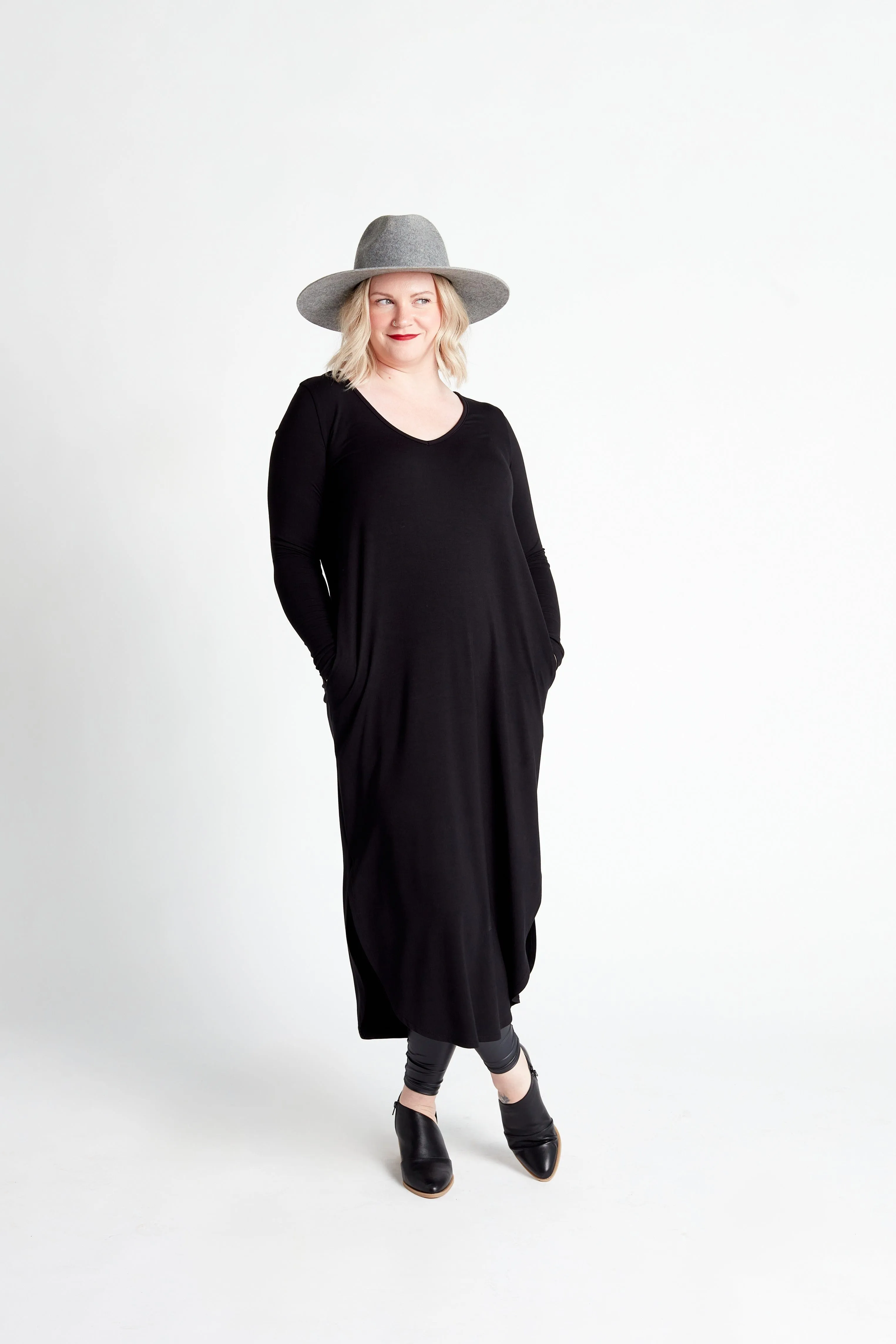 Long Sleeve V-Neck Maxi Dress in Onyx