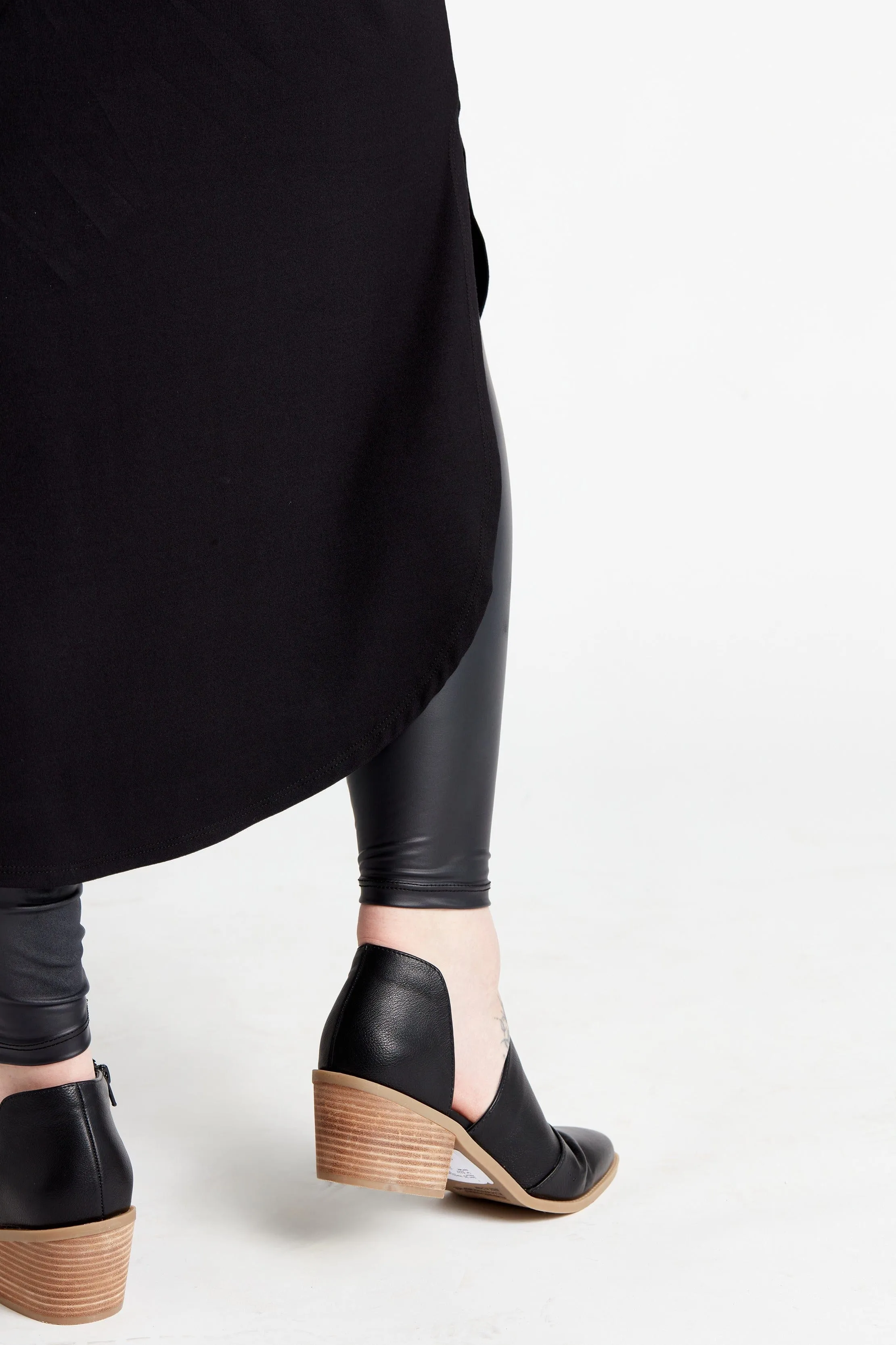 Long Sleeve V-Neck Maxi Dress in Onyx