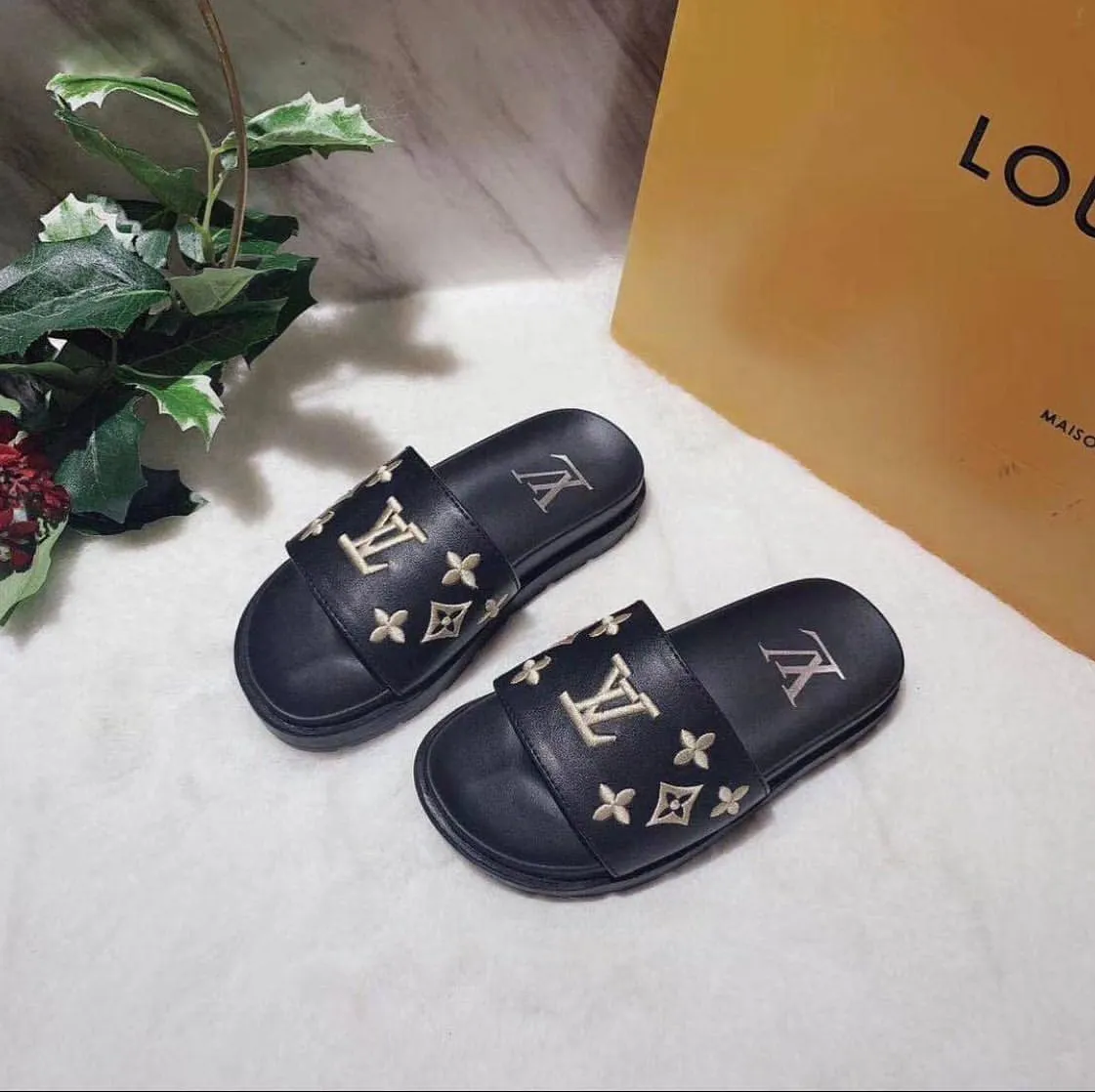 Luxury Sandals - LOV - 6087