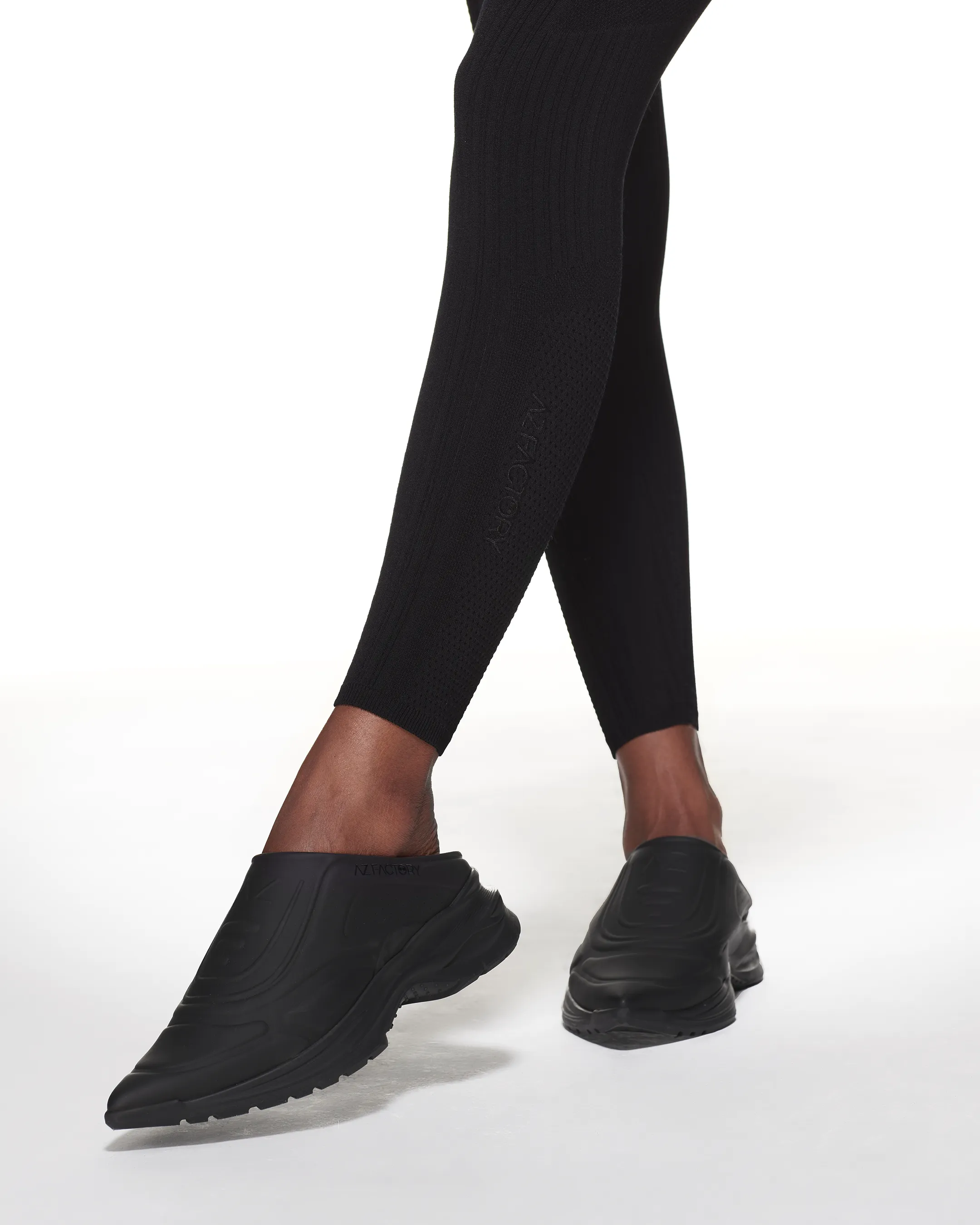 POINTY SNEAKS SLIP ON - BLACK