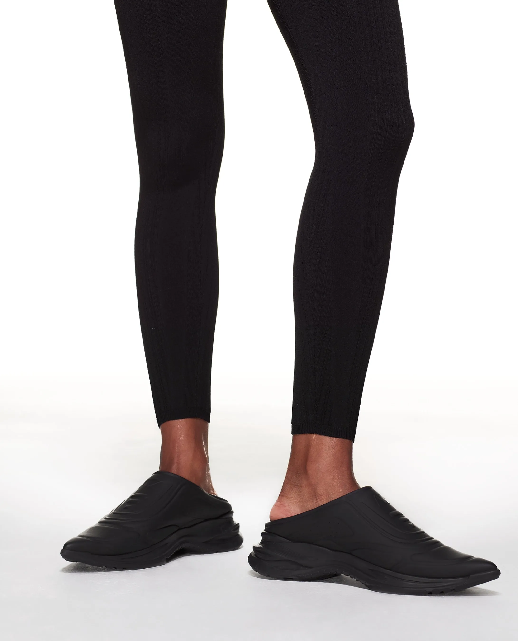 POINTY SNEAKS SLIP ON - BLACK