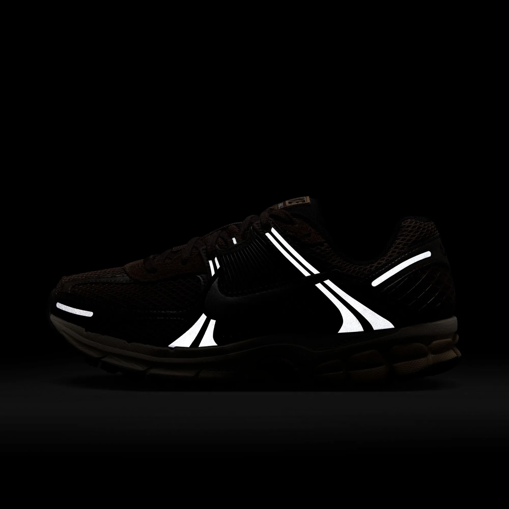 Women's Nike Zoom Vomero 5 Baroque Brown/Chrome-Light Orewood Brown-Hemp FN6742-201