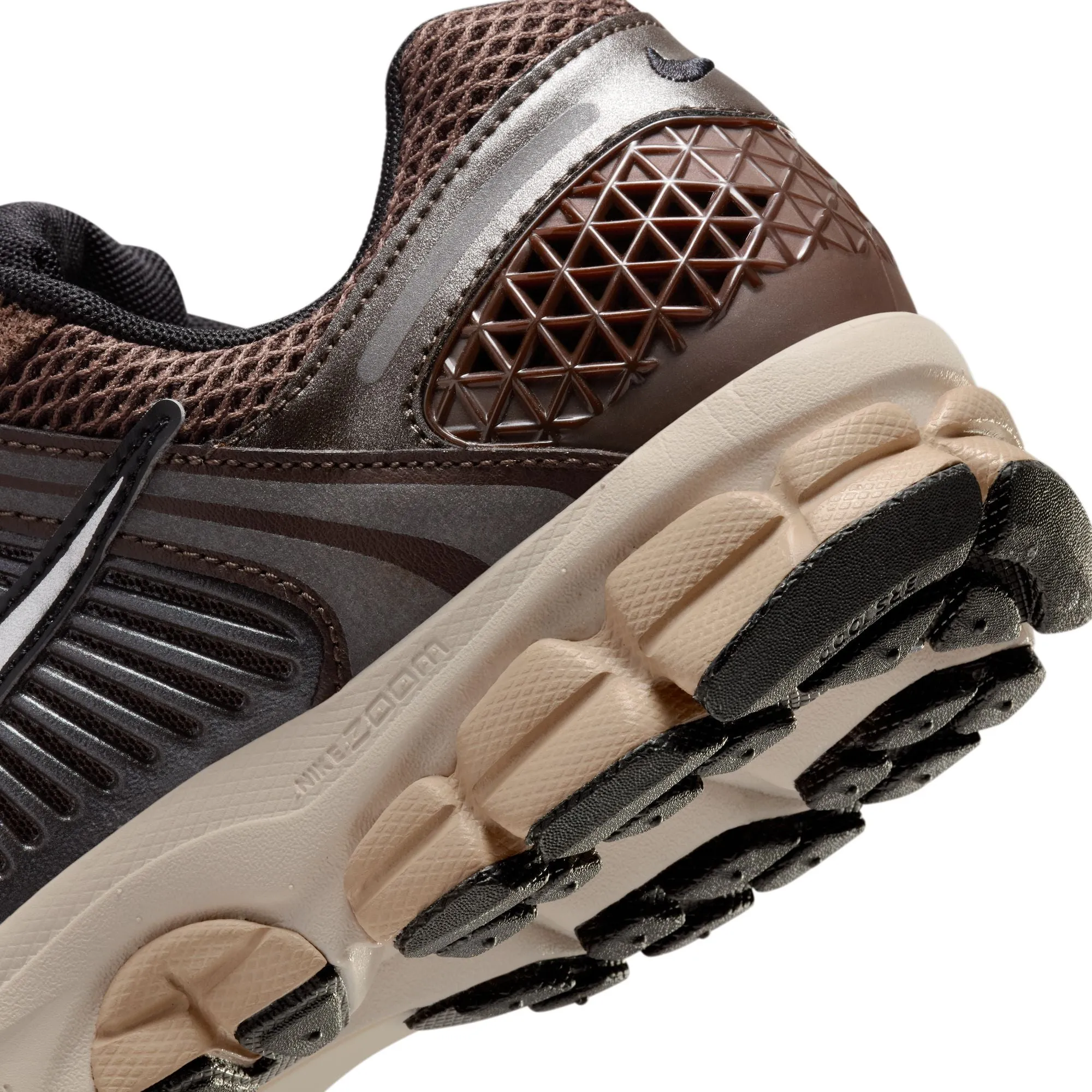 Women's Nike Zoom Vomero 5 Baroque Brown/Chrome-Light Orewood Brown-Hemp FN6742-201