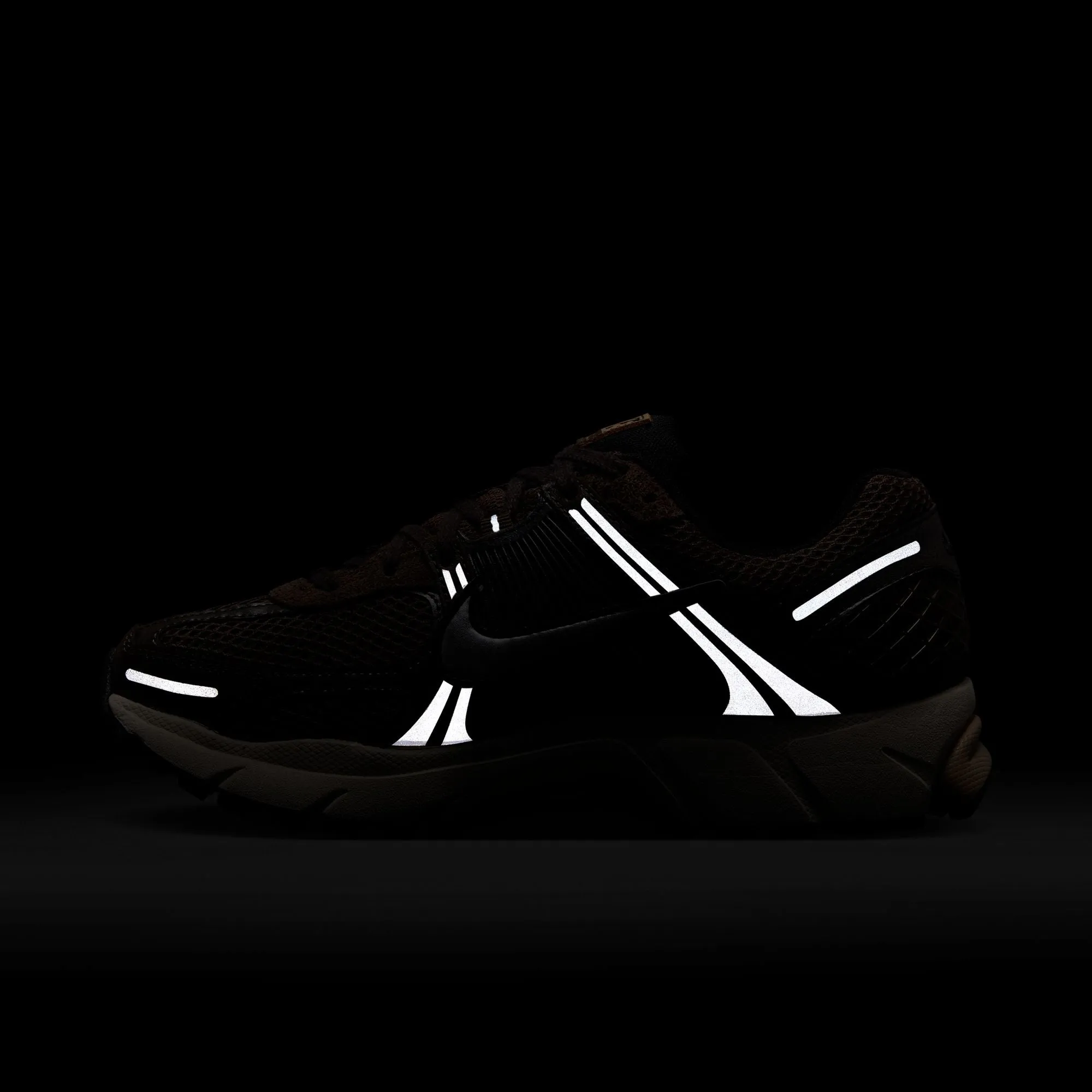 Women's Nike Zoom Vomero 5 Baroque Brown/Chrome-Light Orewood Brown-Hemp FN6742-201